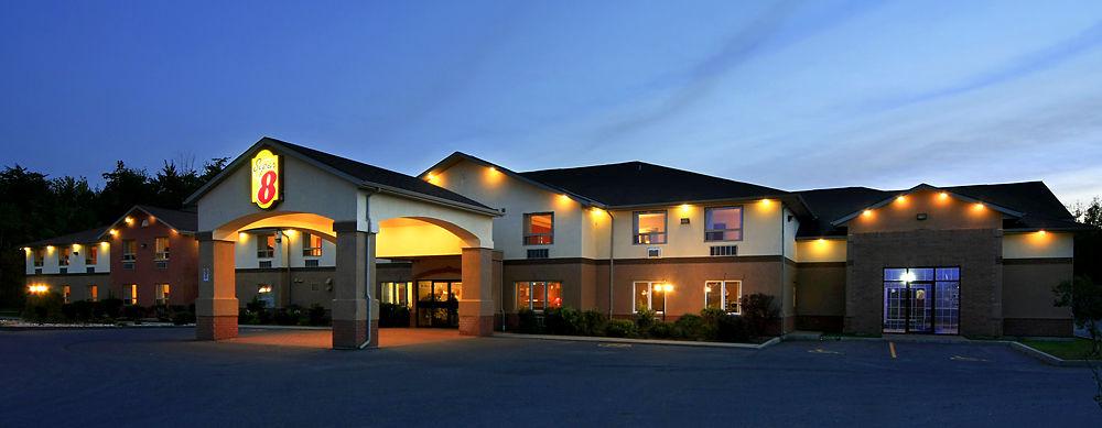 Super 8 By Wyndham Cornwall On Exterior foto