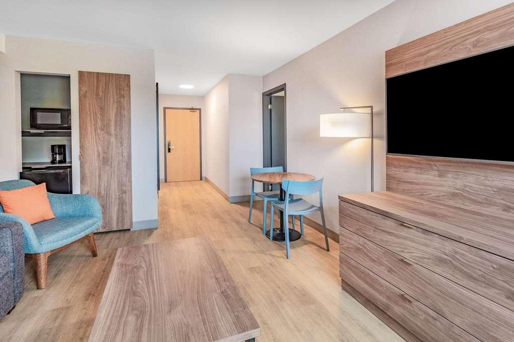 Super 8 By Wyndham Cornwall On Cameră foto