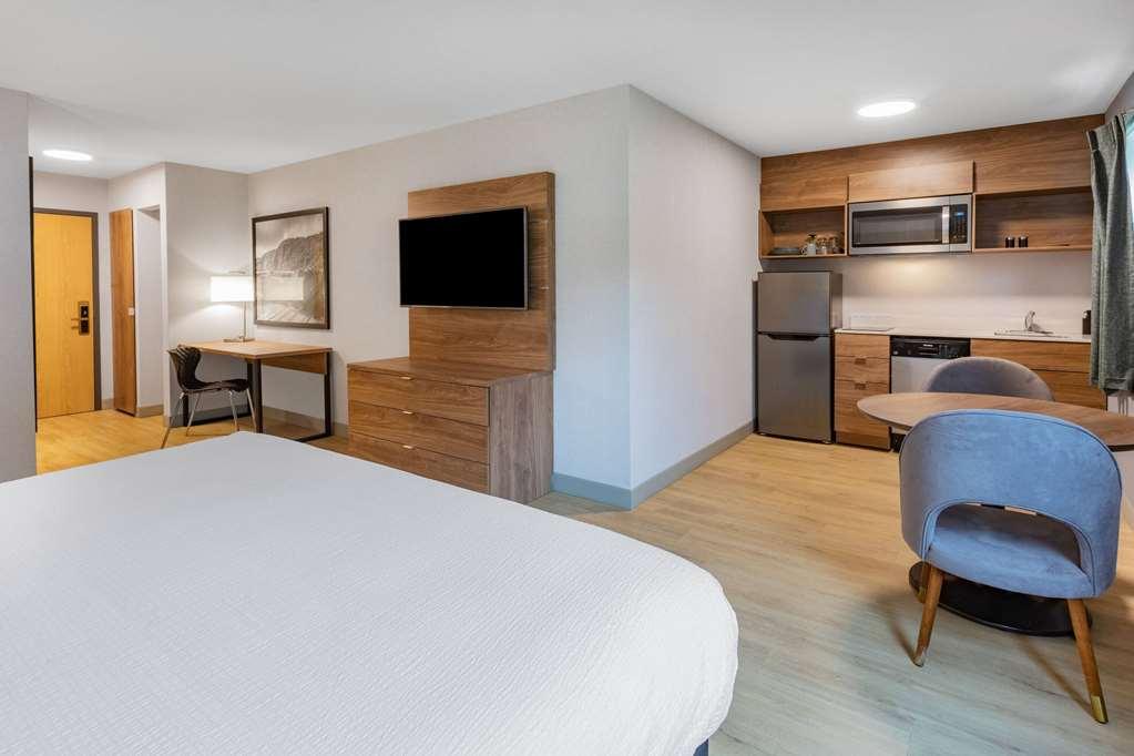 Super 8 By Wyndham Cornwall On Cameră foto